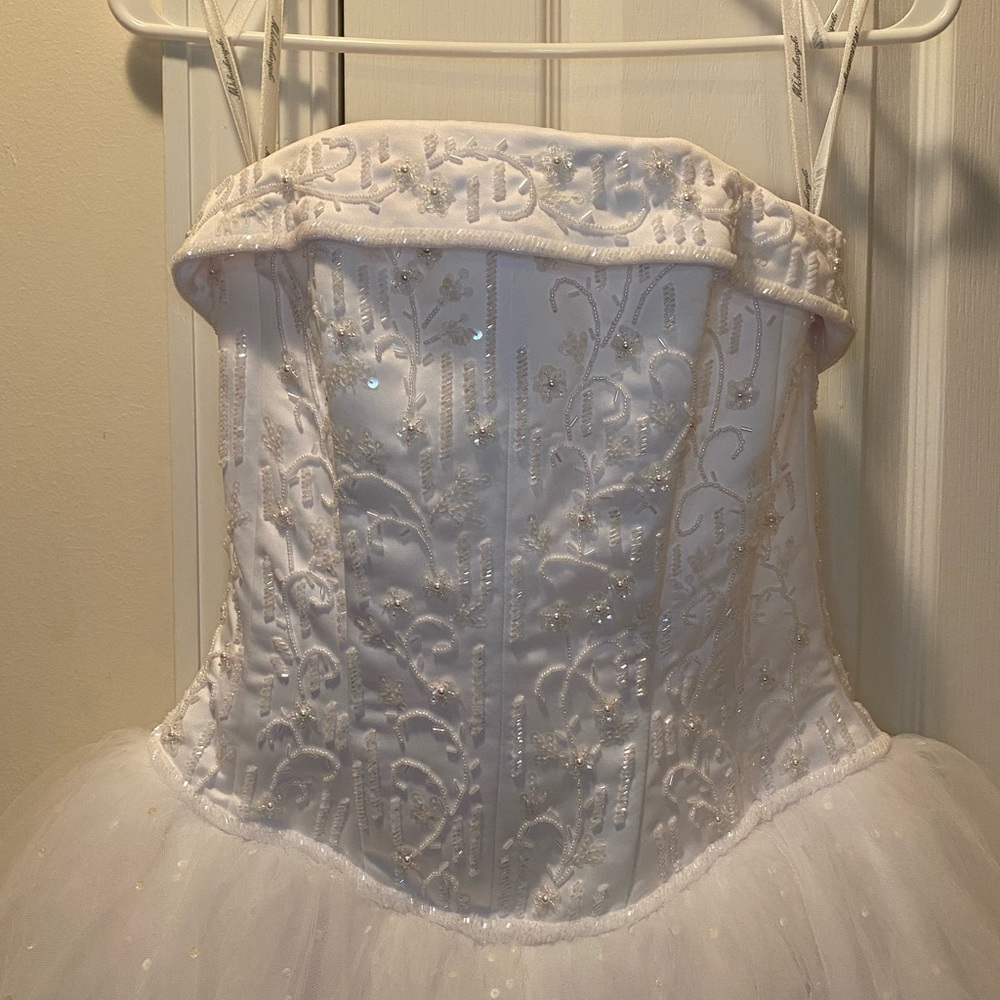 David's Bridal White Strapless Tulle Ball Gown - Picture 2 of 9